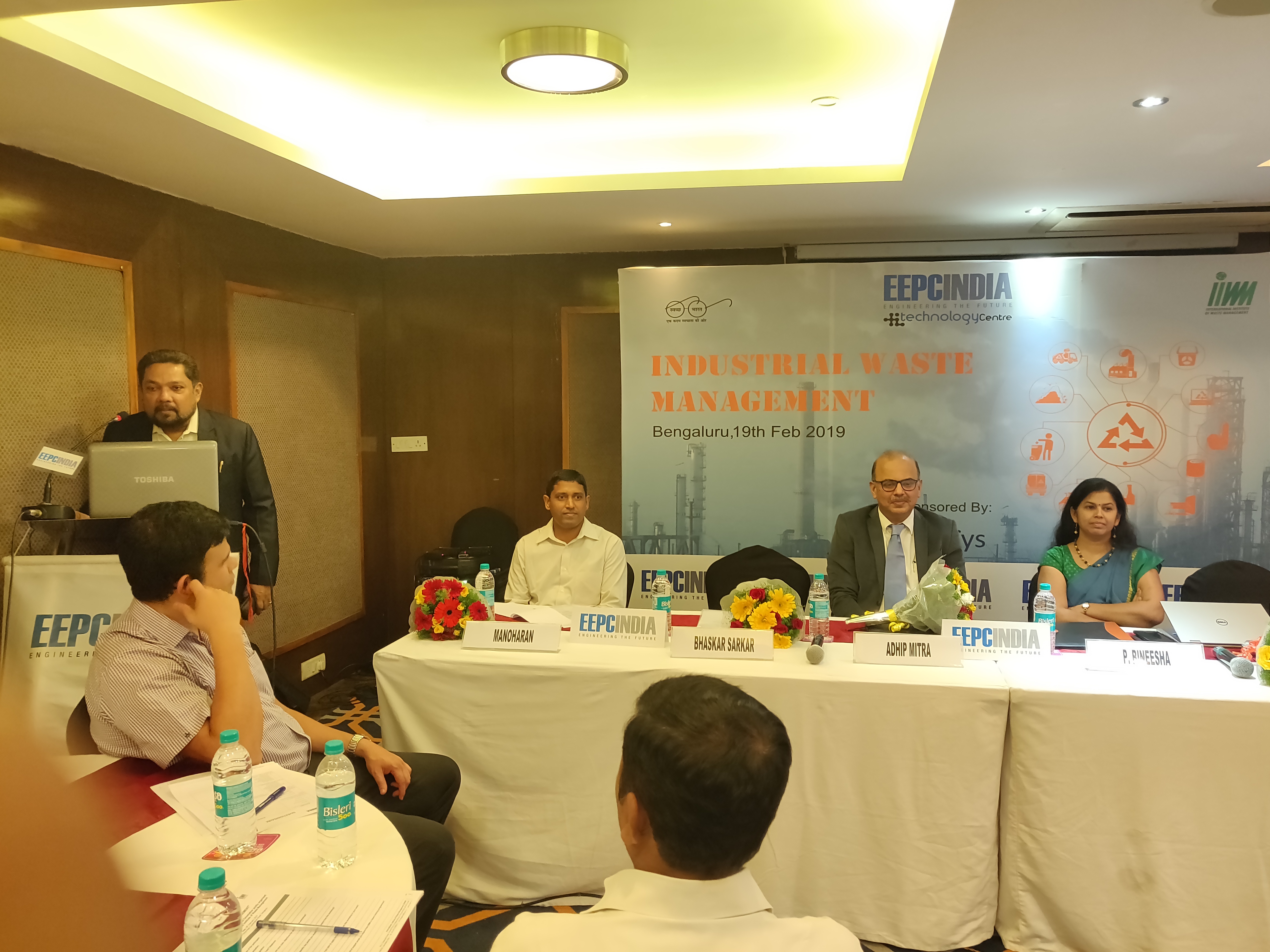 Shri. Bhaskar Sarkar presenting a key note to the participants at MOU signing event between EEPC INDIA and IIWM.